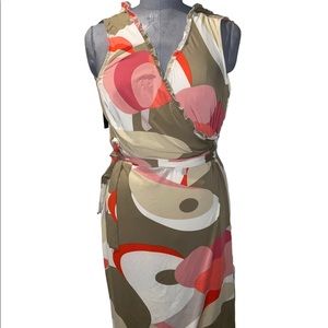 Very nice wrap around dress! Perfect for the spring and summer!